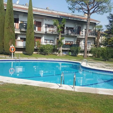 Lucky Apartment 2 Sirmione Bagian luar foto