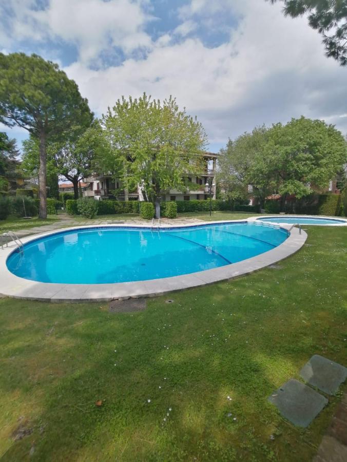 Lucky Apartment 2 Sirmione Bagian luar foto
