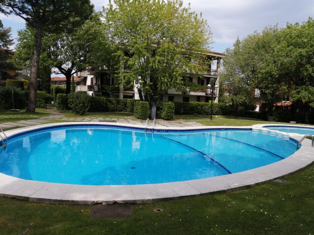 Lucky Apartment 2 Sirmione Bagian luar foto