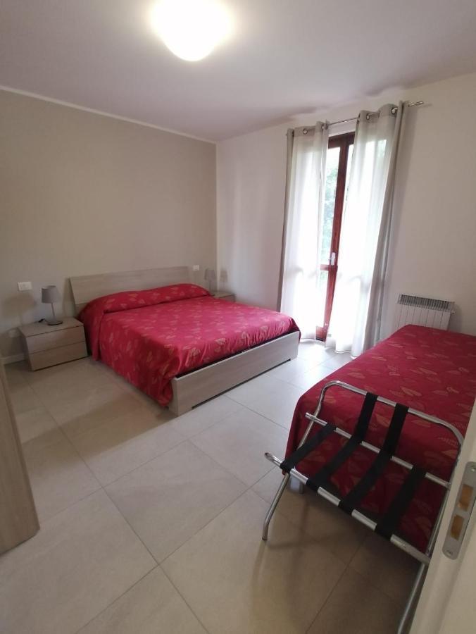 Lucky Apartment 2 Sirmione Bagian luar foto