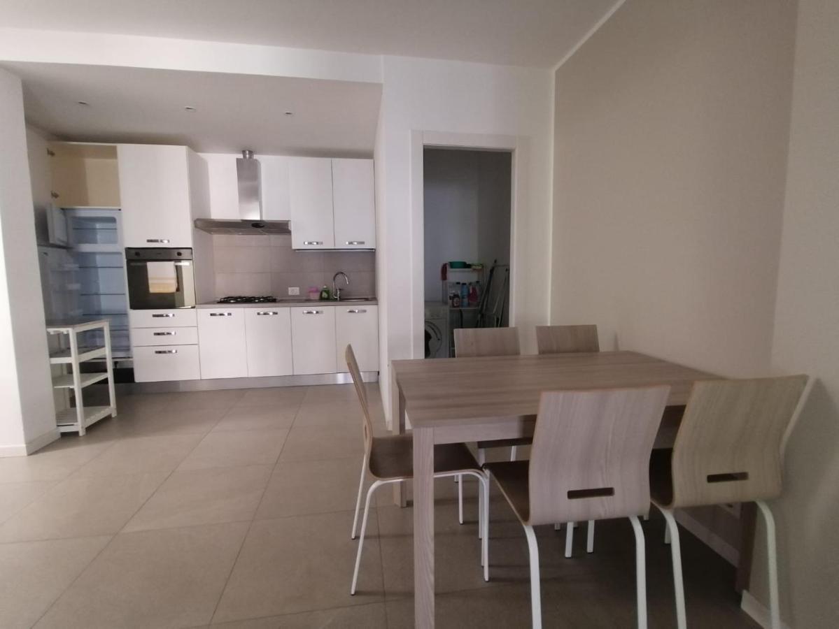 Lucky Apartment 2 Sirmione Bagian luar foto