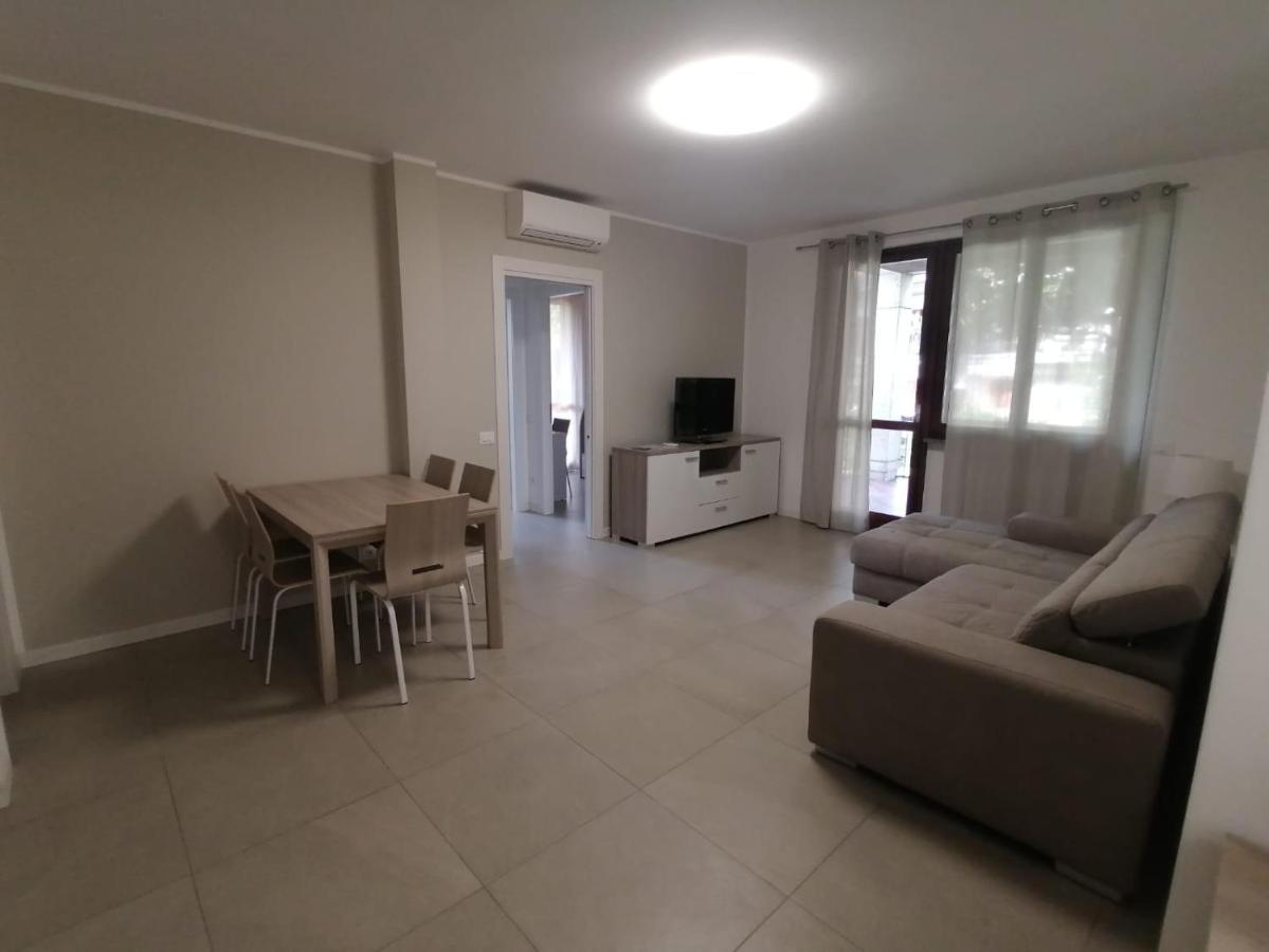 Lucky Apartment 2 Sirmione Bagian luar foto